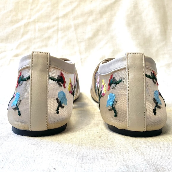 Coutgo Floral Embroidery Mesh Ballet Flats - Picture 6 of 10